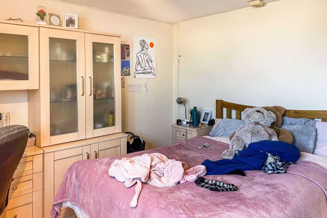 32 Bedford House, Onslow Street, Guildford GU1 4TL 1