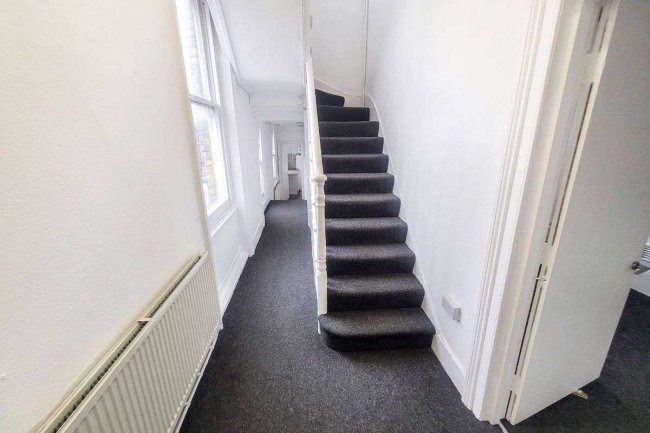 172 King Street, London W6 0QU 7