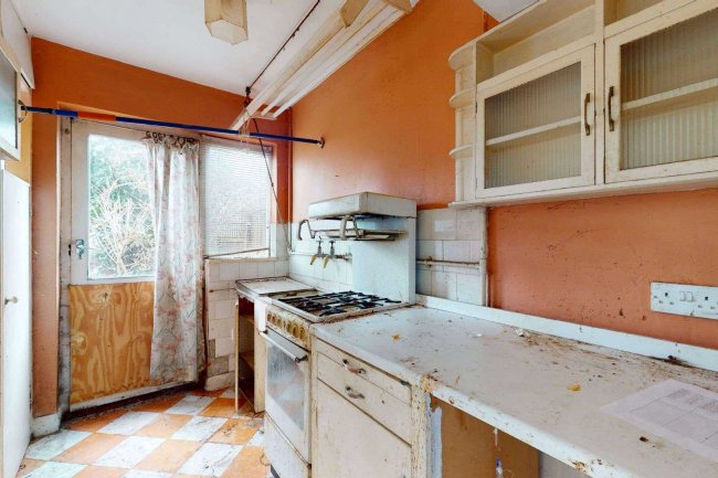 39 Gaston Way, Shepperton TW17 8EZ  6