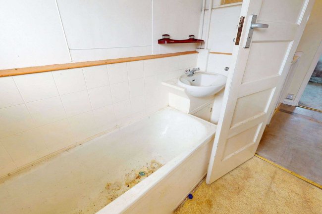 39 Gaston Way, Shepperton TW17 8EZ  6