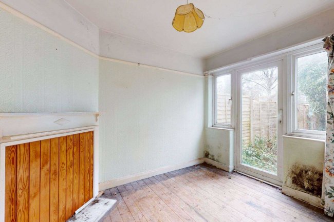 39 Gaston Way, Shepperton TW17 8EZ  6