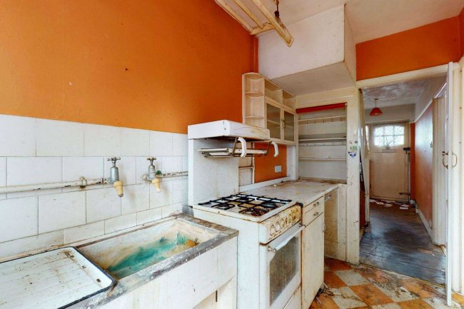 39 Gaston Way, Shepperton TW17 8EZ  6