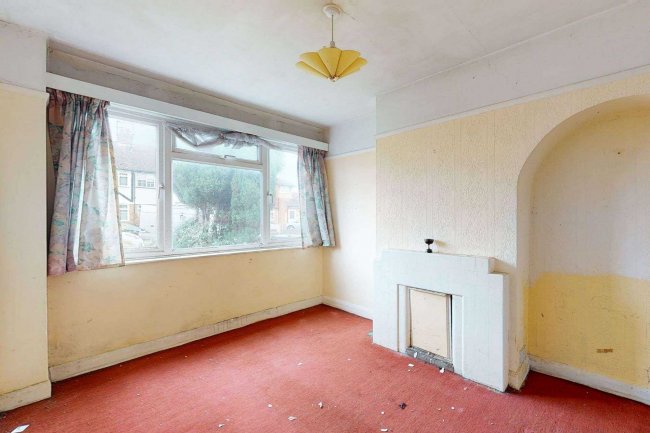 39 Gaston Way, Shepperton TW17 8EZ  6