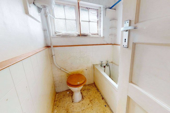 39 Gaston Way, Shepperton TW17 8EZ  6