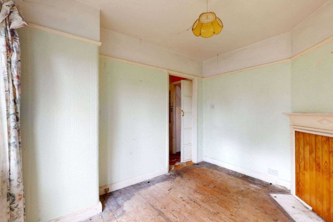 39 Gaston Way, Shepperton TW17 8EZ  6