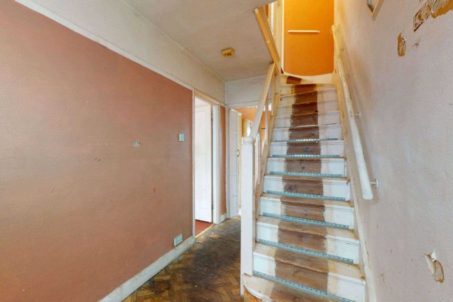 39 Gaston Way, Shepperton TW17 8EZ  6