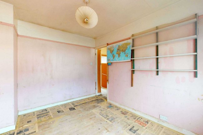 39 Gaston Way, Shepperton TW17 8EZ  6