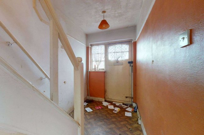 39 Gaston Way, Shepperton TW17 8EZ  6