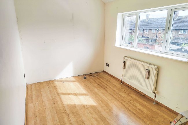 42 Bridgwater Road, Romford RM3 7UB 3