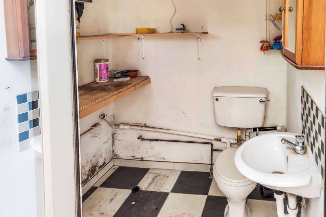 42 Bridgwater Road, Romford RM3 7UB 3