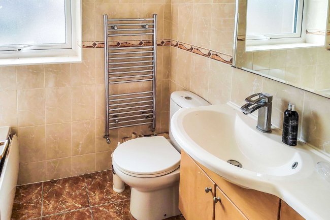 42 Bridgwater Road, Romford RM3 7UB 3