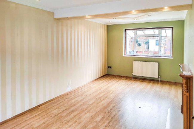 42 Bridgwater Road, Romford RM3 7UB 3