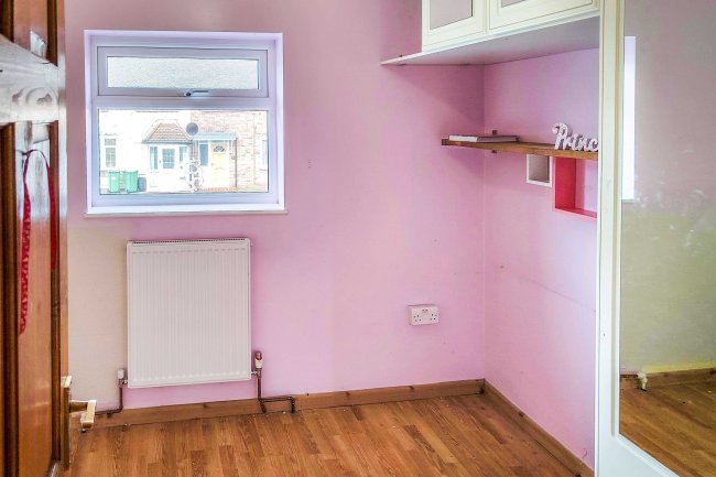 42 Bridgwater Road, Romford RM3 7UB 3