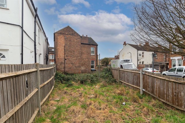 25 Robinson Road, Tooting, London SW17 9DL 4