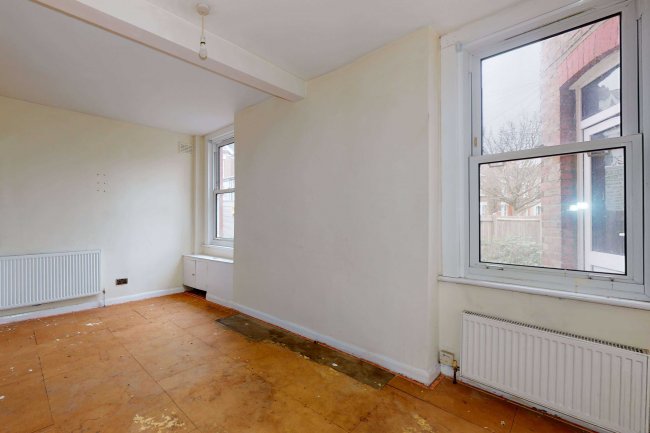 25 Robinson Road, Tooting, London SW17 9DL 4