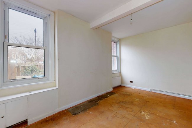 25 Robinson Road, Tooting, London SW17 9DL 4