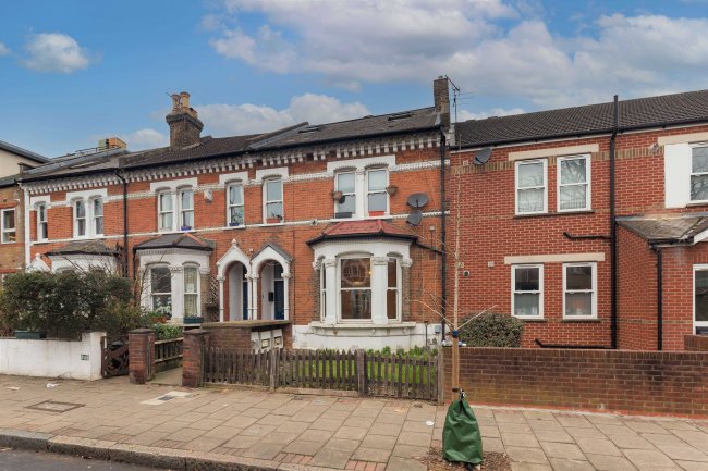 240a Cavendish Road, Balham, London SW12 0BU 3