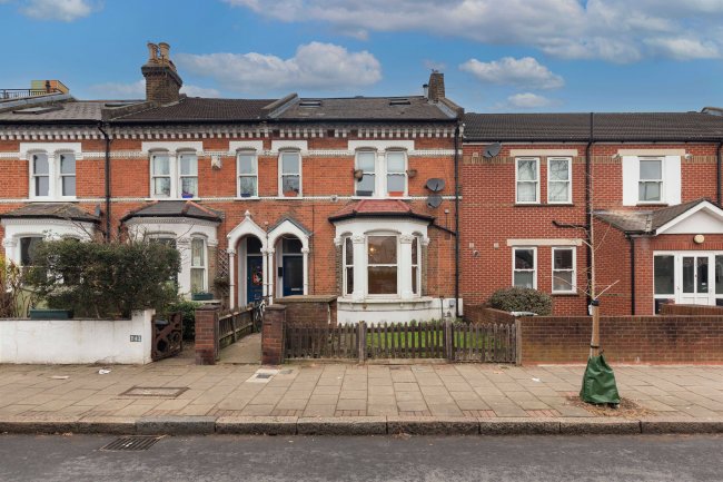 240a Cavendish Road, Balham, London SW12 0BU 3