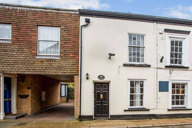 122 Church Street, Staines, Surrey TW18 4ZB 10