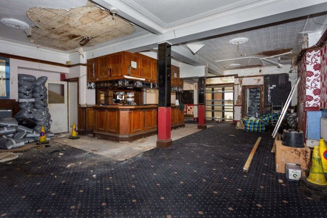 Sir Robert Peel, 16 Hillingdon Street, Walworth, London SE17 3UF 6