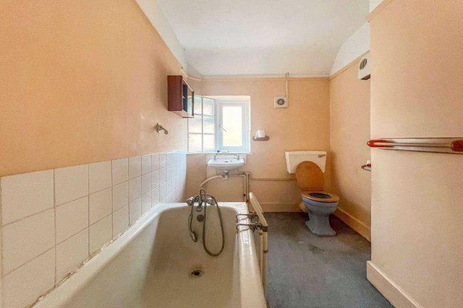 163 Butts Hill Road, Woodley, Reading, Berkshire, RG5 4NX
 9