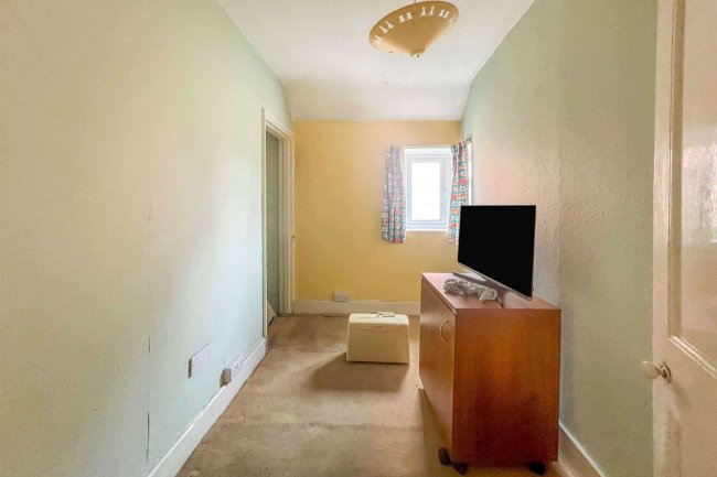 163 Butts Hill Road, Woodley, Reading, Berkshire, RG5 4NX
 9