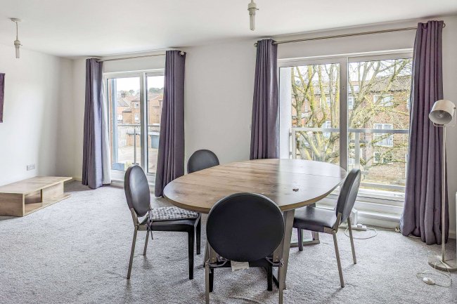 30 Highview Court, Dudley Street, Luton, Bedfordshire, LU2 0FR 4