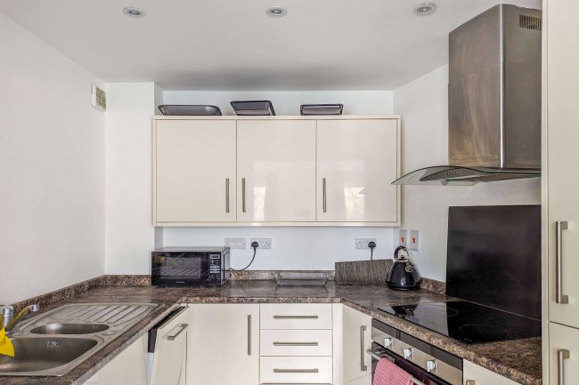 30 Highview Court, Dudley Street, Luton, Bedfordshire, LU2 0FR 4