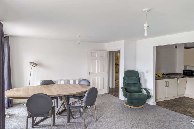 30 Highview Court, Dudley Street, Luton, Bedfordshire, LU2 0FR 4