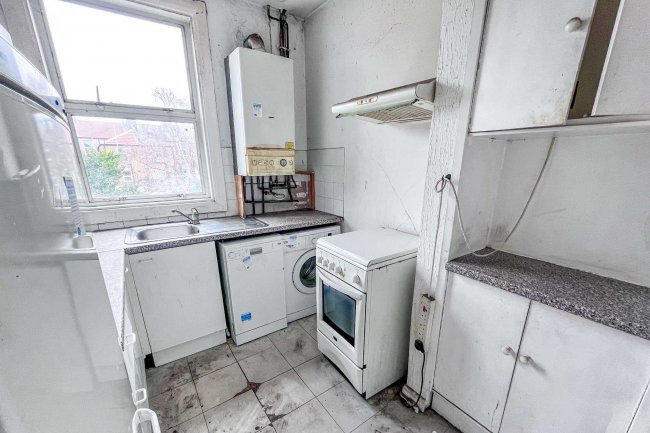 69 Newport Road, Leyton, London, E10 6PH 4