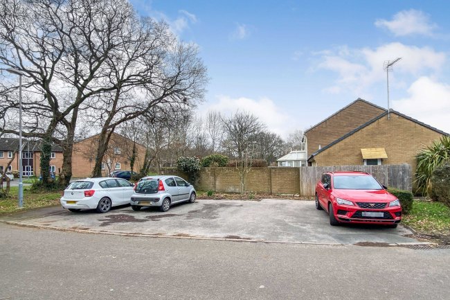 Land adjacent 16 Cheviot Way, Verwood, BH31 6UG 4