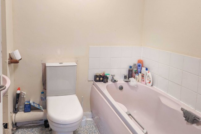 85D Dock Road, Tilbury, Essex, RM18 7BX 1