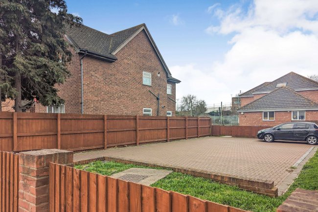 85D Dock Road, Tilbury, Essex, RM18 7BX 1