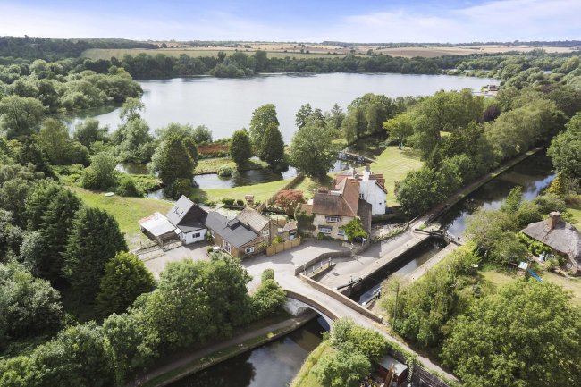 Jack’s Mill Place, Park Lane, Harefield, Uxbridge, Middlesex, UB9 6HL 4