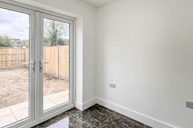 116 Wingate Road, Luton LU4 8PY 10