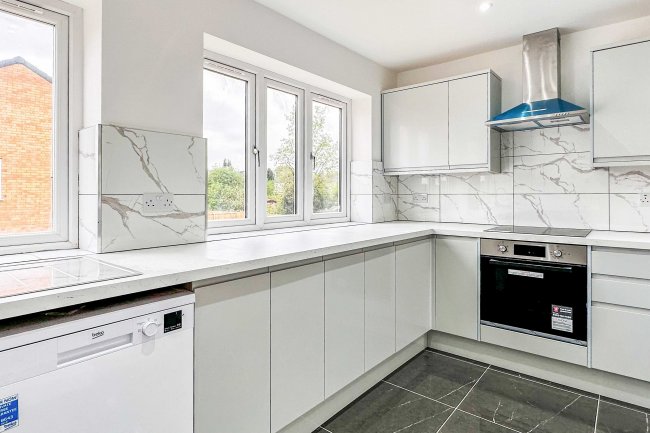 116 Wingate Road, Luton LU4 8PY 10