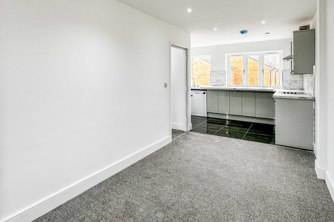 116 Wingate Road, Luton LU4 8PY 10