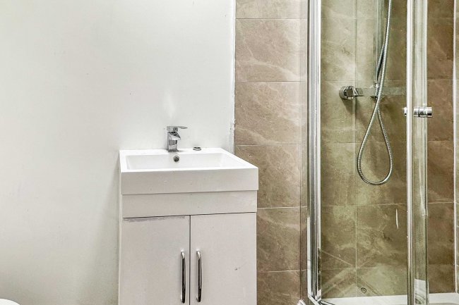 116 Wingate Road, Luton LU4 8PY 10