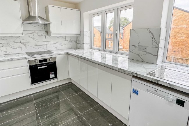 118 Wingate Road, Luton LU4 8PY 1