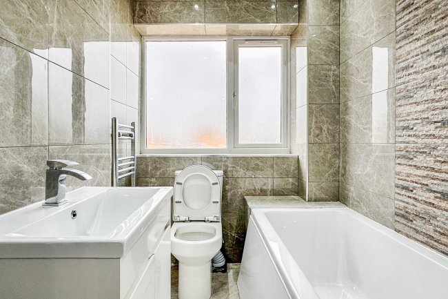 118 Wingate Road, Luton LU4 8PY 1