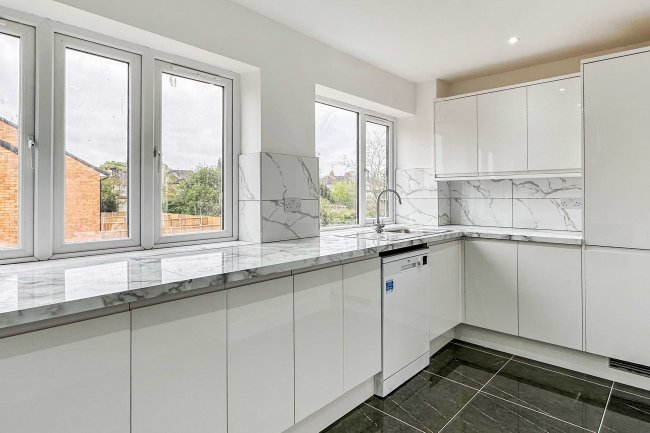 118 Wingate Road, Luton LU4 8PY 1