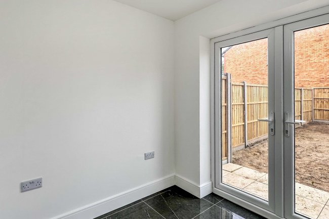 118 Wingate Road, Luton LU4 8PY 1