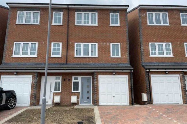 120 Wingate Road, Luton LU4 8PY 2