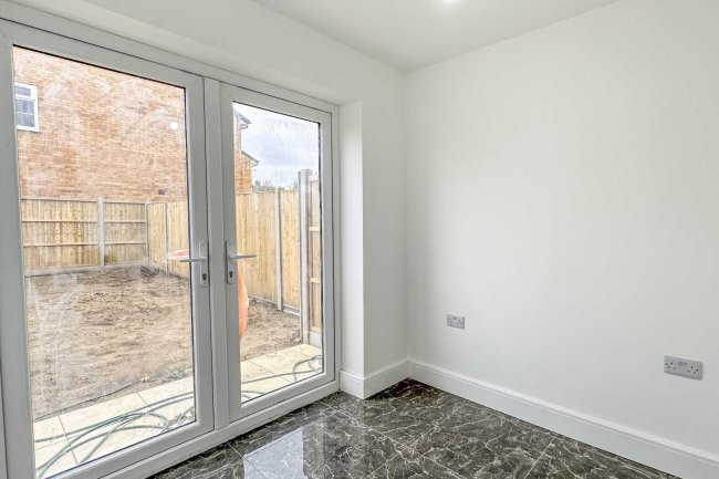 120 Wingate Road, Luton LU4 8PY 2