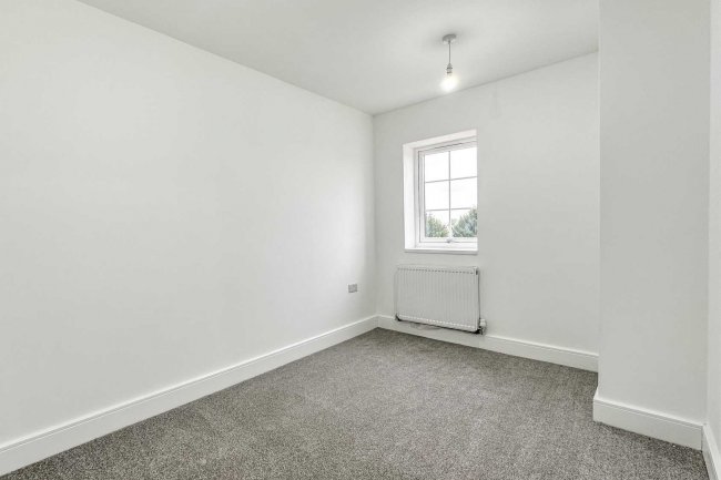 120 Wingate Road, Luton LU4 8PY 2