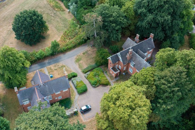 8 The Drive, Countesthorpe, Leicester, LE8 5PB 4