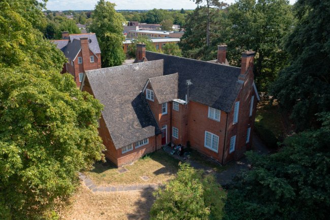 8 The Drive, Countesthorpe, Leicester, LE8 5PB 4