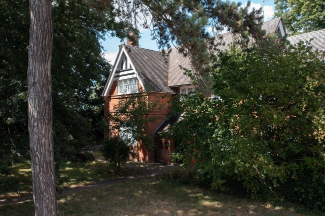 8 The Drive, Countesthorpe, Leicester, LE8 5PB 4