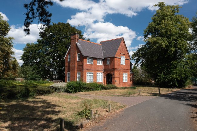 9 The Drive, Countesthorpe, Leicester, LE8 5PB 5