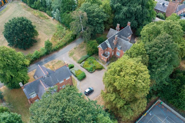 9 The Drive, Countesthorpe, Leicester, LE8 5PB 5